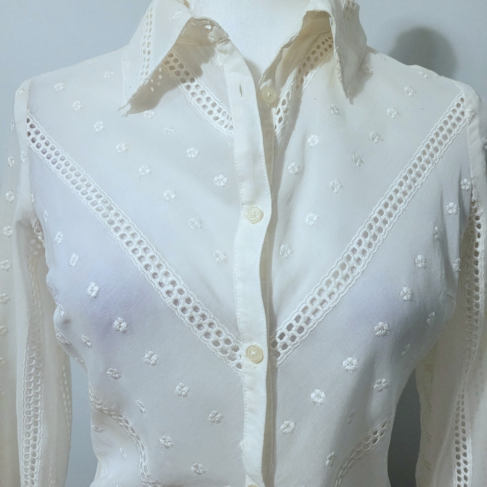 Guess Collection 100% Cotton Blouse With Dainty Details and Embroidery - Picture 2 of 6
